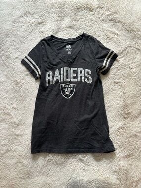 NFL Raiders Gray Graphic Print V-Neck T-Shirt